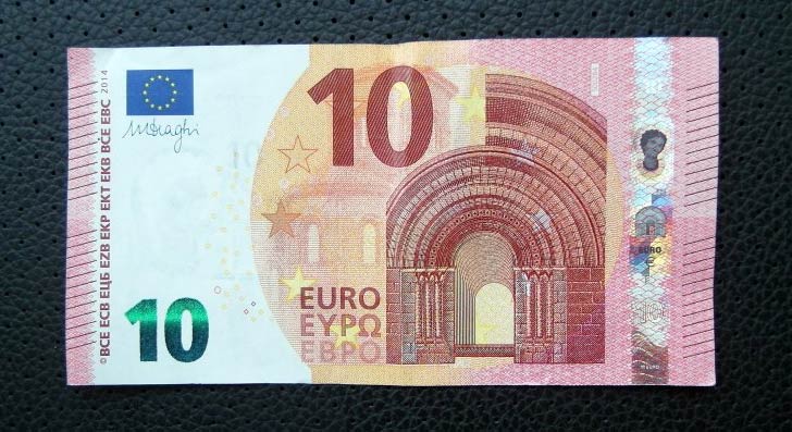 Hamis 10 eurósokra figyelmeztet a rendőrség