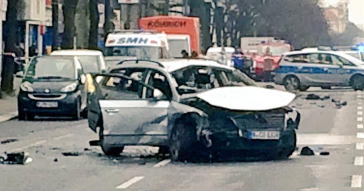 Felrobbantottak egy autót Berlinben